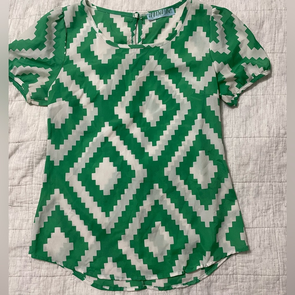 Casual top with green pattern